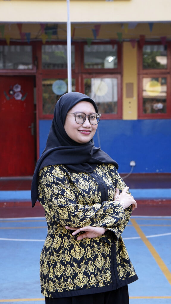 Guru Bahasa Inggris Kelas 1 & 2
